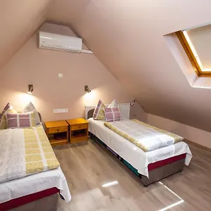 Cecey Apartament Eger