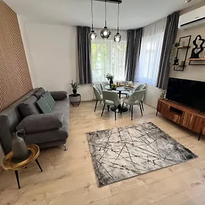 Maple Tree Budget Apartament